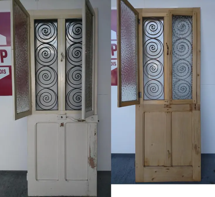 Porte d'entrée vitrée avec grille